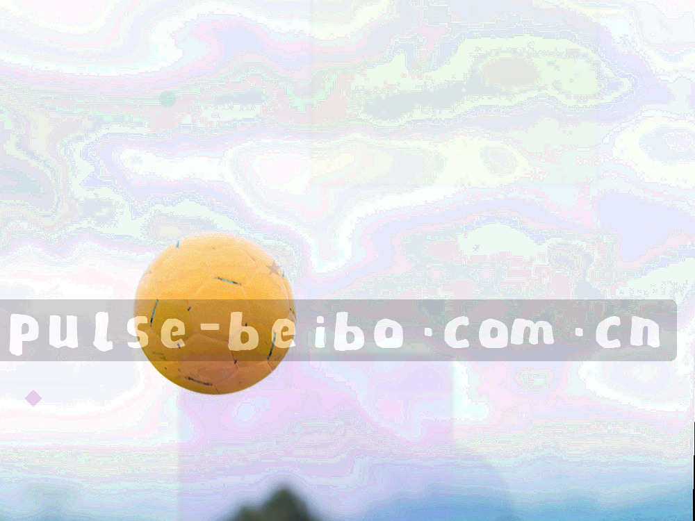 低角度球场边线与草皮纹理，冷色调，不出现人物